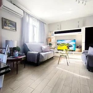 Victoria Apartment